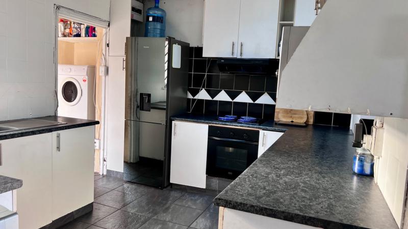 2 Bedroom Property for Sale in Silvertown Western Cape